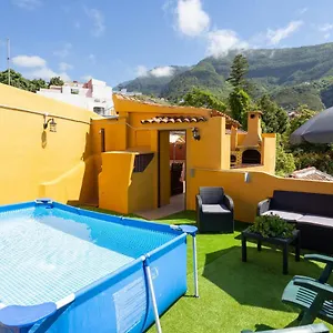 https://canarian-house-with-views-and-pool.tenerifehoteles.net
